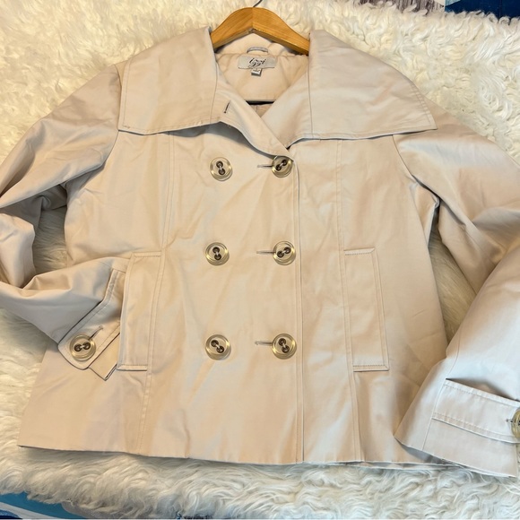 Izzy Cream Colored Double Breasted Jacket Peacoat Woman’s size Large Raincoat - Picture 8 of 13